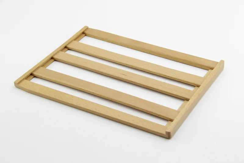 Estante de madera (abajo)